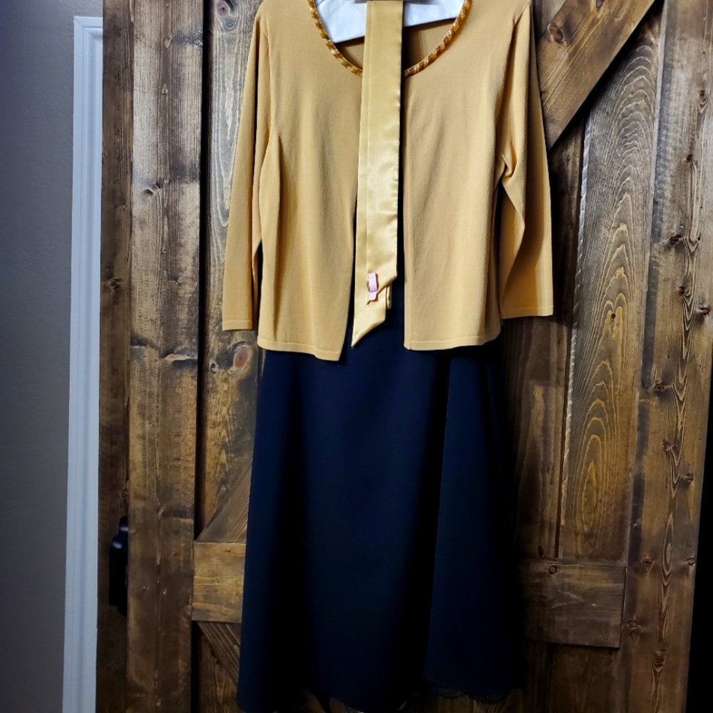 Stunning Black Jessica Howard dress with shimmering gold shrug - Size 16